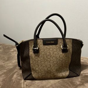 Brown/Tan Signature Top Zipper Crossbody Bag